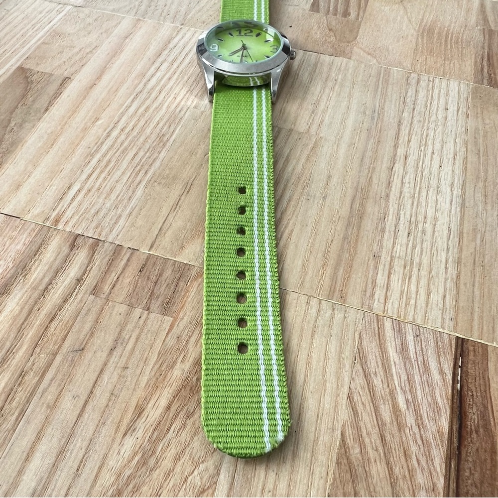 Unbranded lime green fashion watch NEW BATTERY - Picture 2 of 7